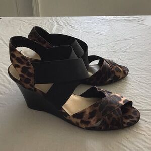 Chic Leopard Print Wedge Sandals